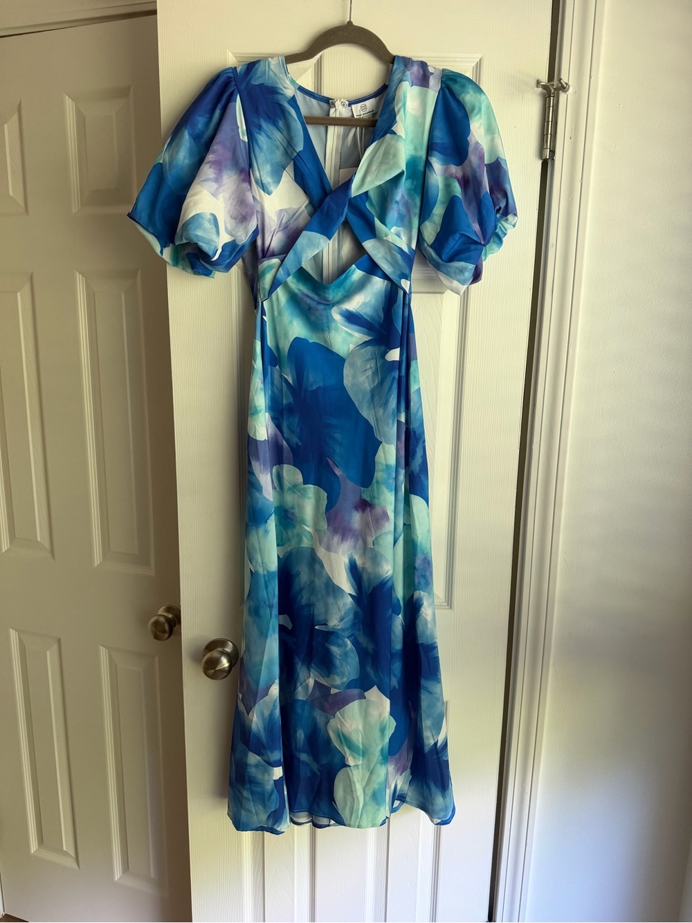 Blue Floral V-Neck Maxi Dress with Puff Sleeves